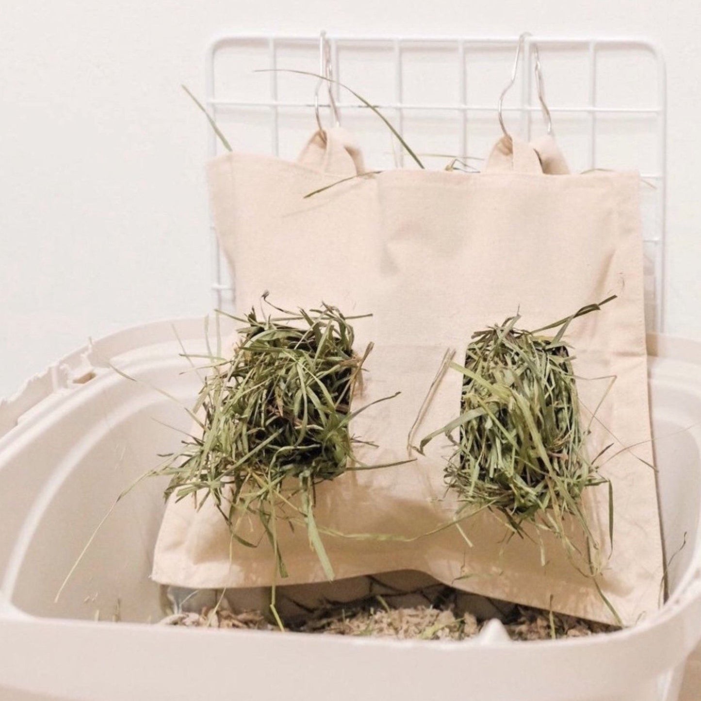 Llamas (hay bag)